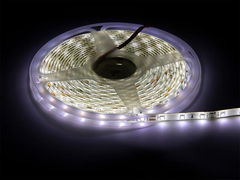LED trak Blow 2835, 5m, 300 LED, nevtralno bel, vodoodporen